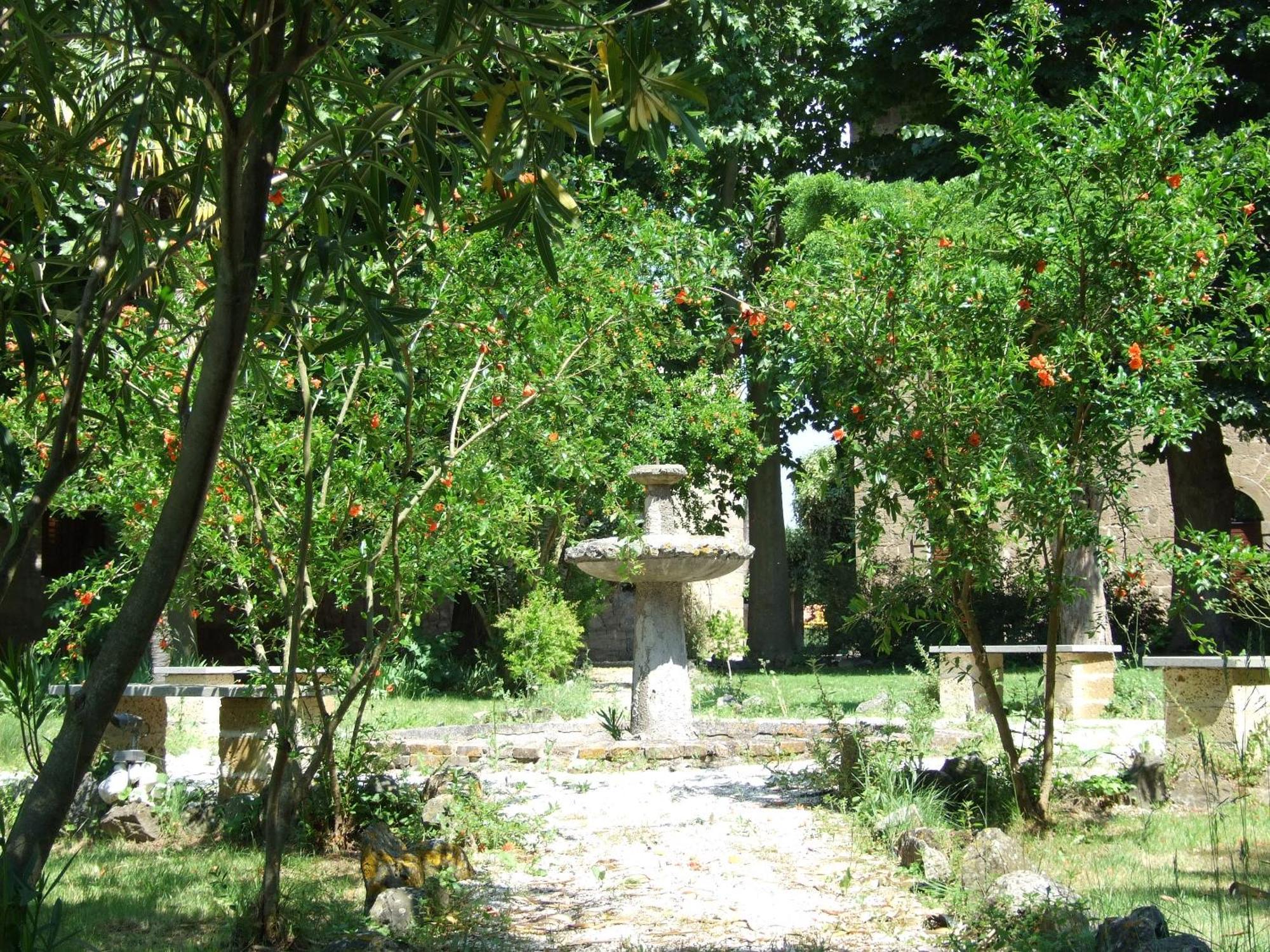 Aparthotel Antico Borgo La Commenda Montefiascone Esterno foto