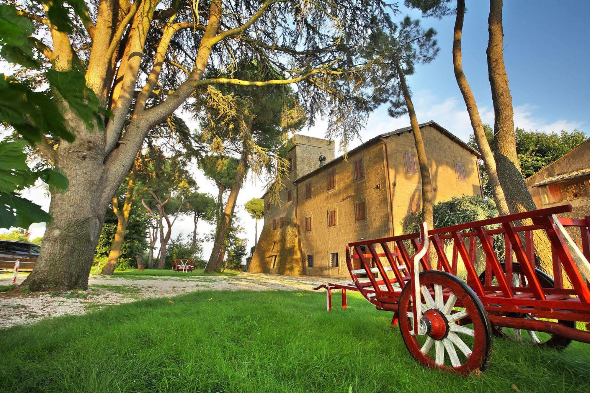 Aparthotel Antico Borgo La Commenda Montefiascone Esterno foto