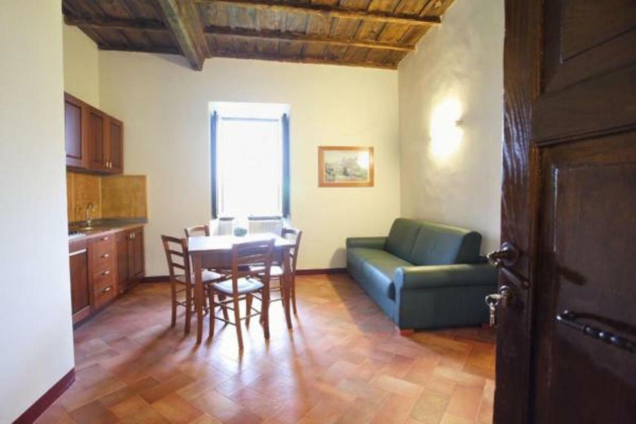 Aparthotel Antico Borgo La Commenda Montefiascone Esterno foto